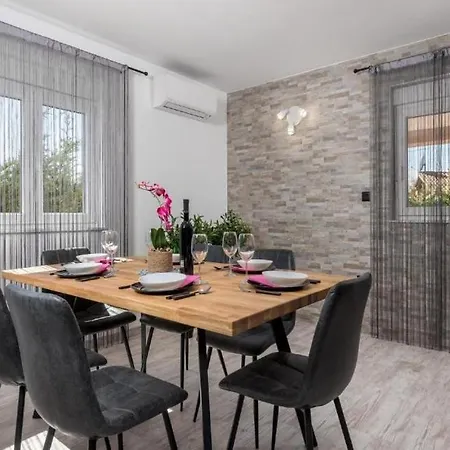 Willa Lemily With Private Pool By Guide Matulji