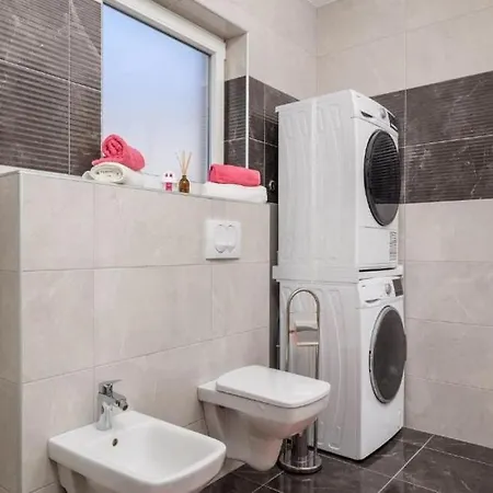 Lemily With Private Pool By Guide Willa *