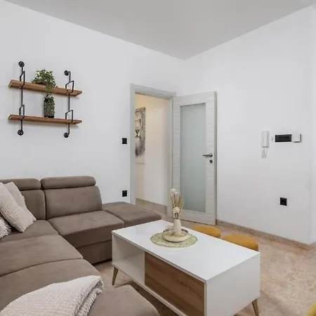 Willa Lemily With Private Pool By Guide Matulji