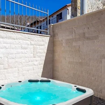 Lemily With Private Pool By Guide Willa *