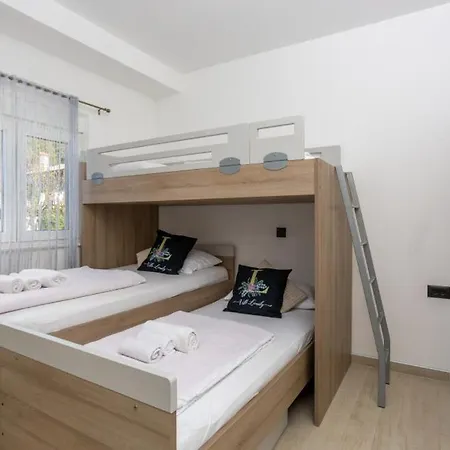 Lemily With Private Pool By Guide Willa