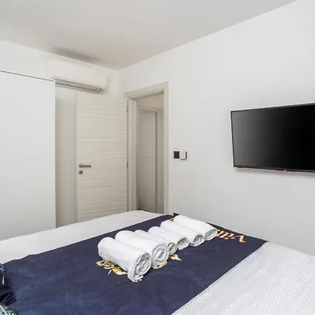 Willa Lemily With Private Pool By Guide Matulji