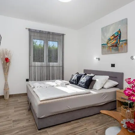 Lemily With Private Pool By Guide *