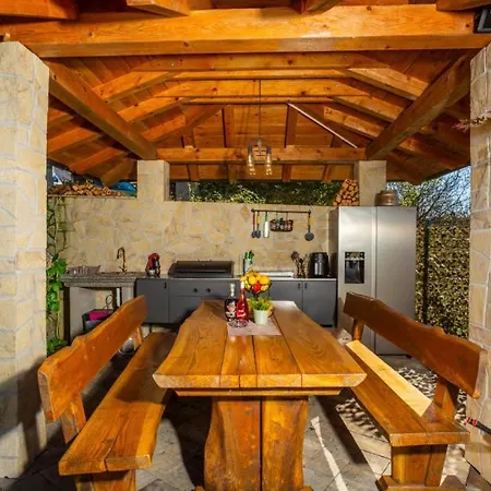 Lemily With Private Pool By Guide Willa