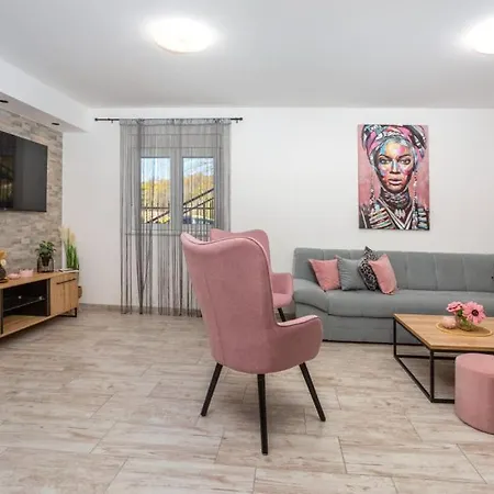 Lemily With Private Pool By Guide *