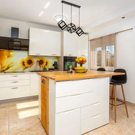 Lemily With Private Pool By Guide *