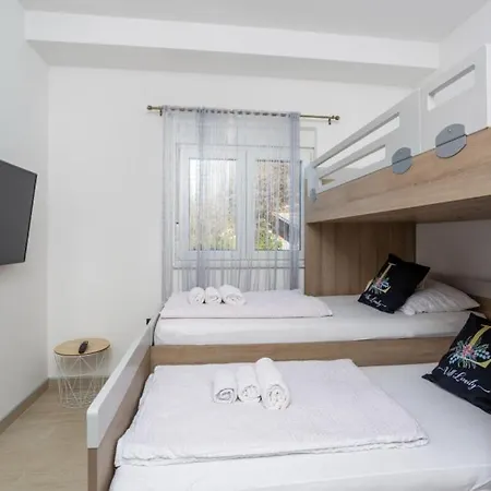 Lemily With Private Pool By Guide Willa *