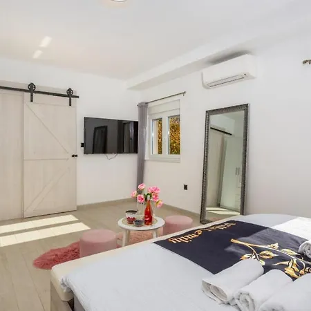 Willa Lemily With Private Pool By Guide *