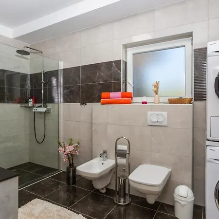 Lemily With Private Pool By Guide Willa Matulji