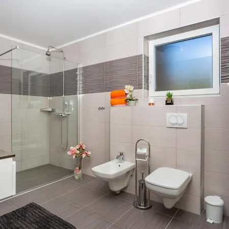 Lemily With Private Pool By Guide Willa Matulji