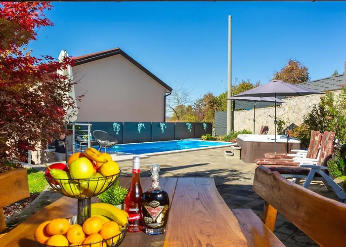 Lemily With Private Pool By Guide Vilă *