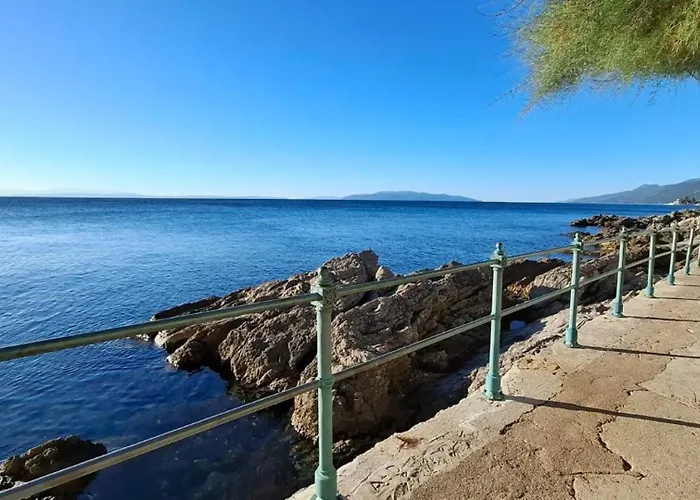 Lemily With Private Pool By Guide Vilă *
