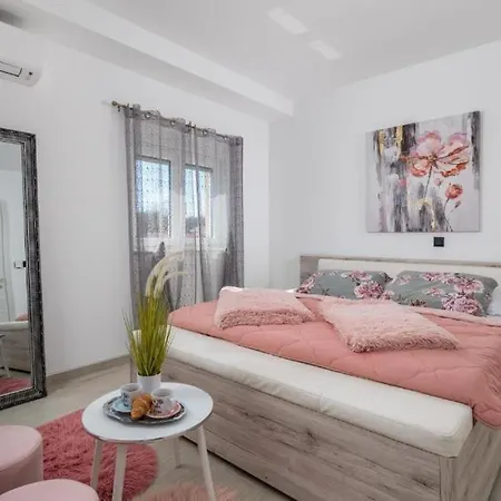 Vila Lemily With Private Pool By Guide *