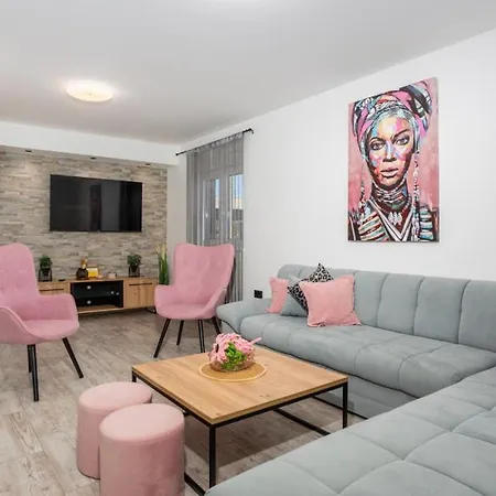 Lemily With Private Pool By Guide